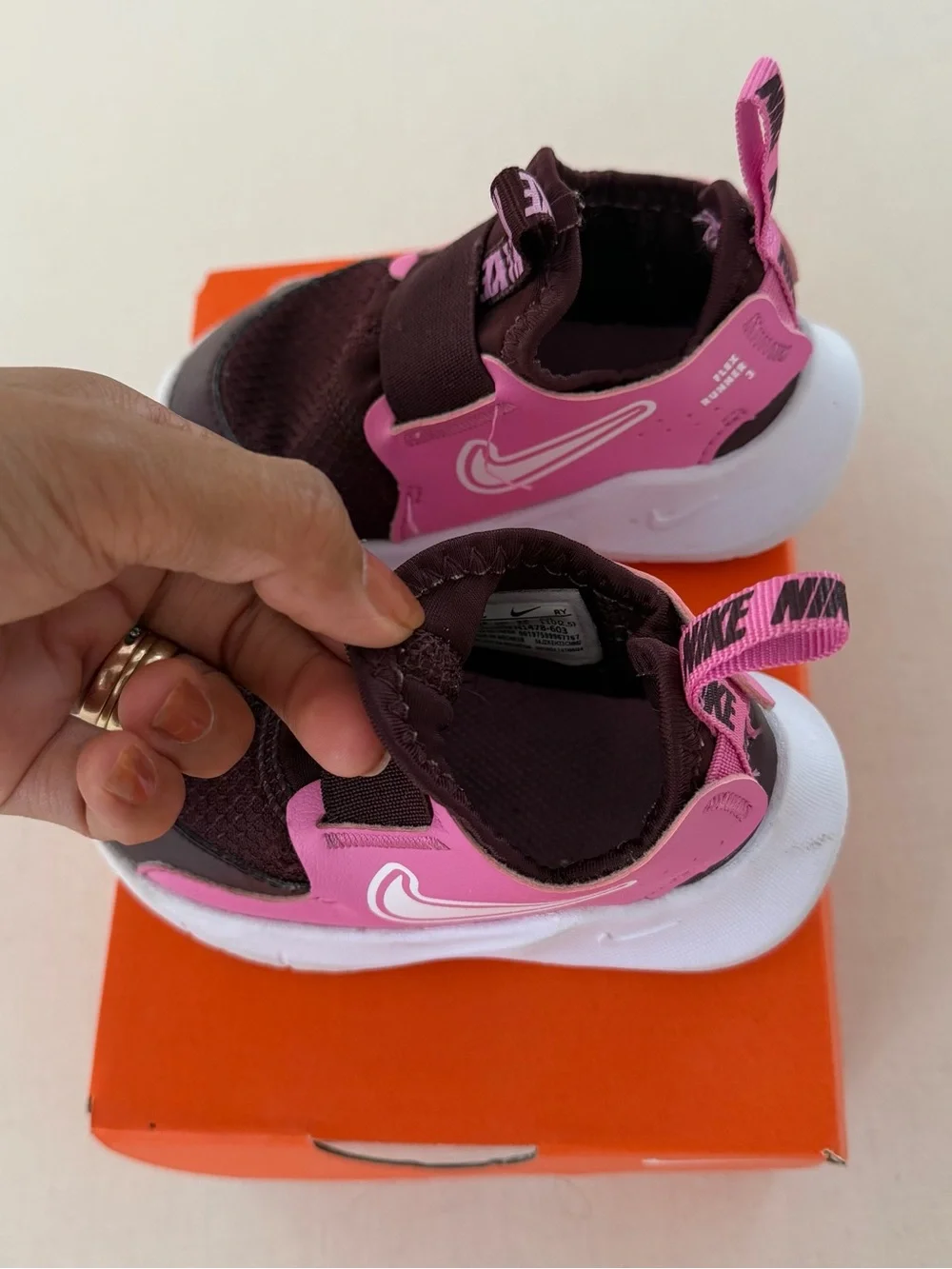 Nike lightweight slip